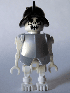 LEGO Skeleton Fantasy Era Torso with Evil Skull Black Conquistador Helmet Pearl Light Gray Armor (gen021) LEGO Minifigure