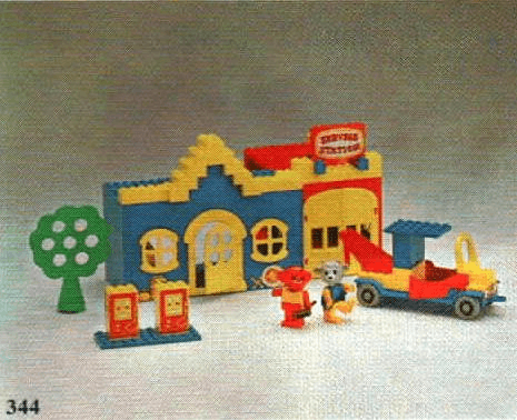 LEGO Service Station (344-2) set, 1979