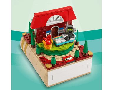 Bricktober Fairy Tale Set 3/4 - Little Red Riding Hood (2021 Toys "R" Us Exclusive)