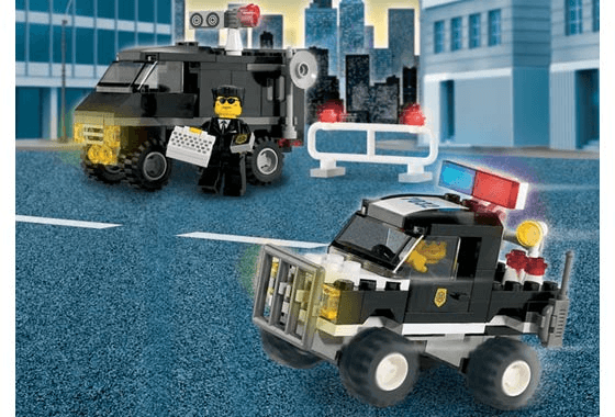 LEGO Police 4WD and Undercover Van (7032-1) set, 2003