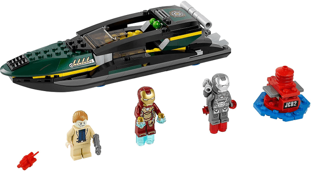 LEGO Iron Man: Extremis Sea Port Battle (76006-1) set, 2013