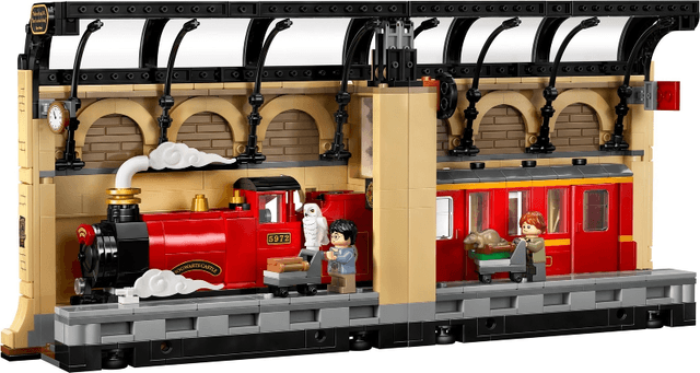 LEGO Book Nook: Hogwarts Express (76450-1) set, 2025