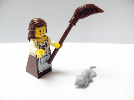 LEGO Advent Calendar 2008, Castle (Day 18) - Maid with Broom and Rat (7979-19) set, 2008