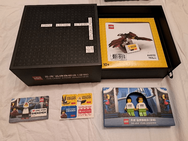 LEGO LEGO Store Grand Opening Exclusive Set, Shenzhen, China (Minifigures Version) (SHENZHEN-1) set, 2020