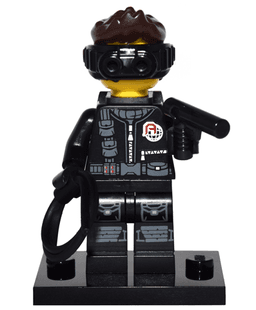 Spy, Series 16 (Complete Set with Stand and Accessories)