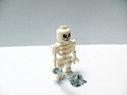 Advent Calendar 2008, Castle (Day 4) - White Skeleton with Flail